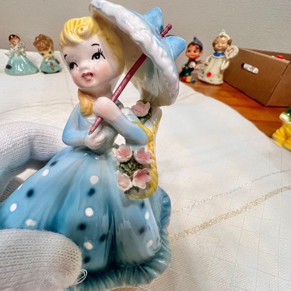 1960s Vintage Lefton #1868 Southern Belle Girl, Ceramic Porcelain Figurine - Picture 9 of 10